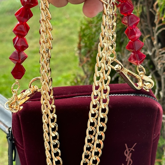 - Yves Saint Laurent - Picture 12 of 17